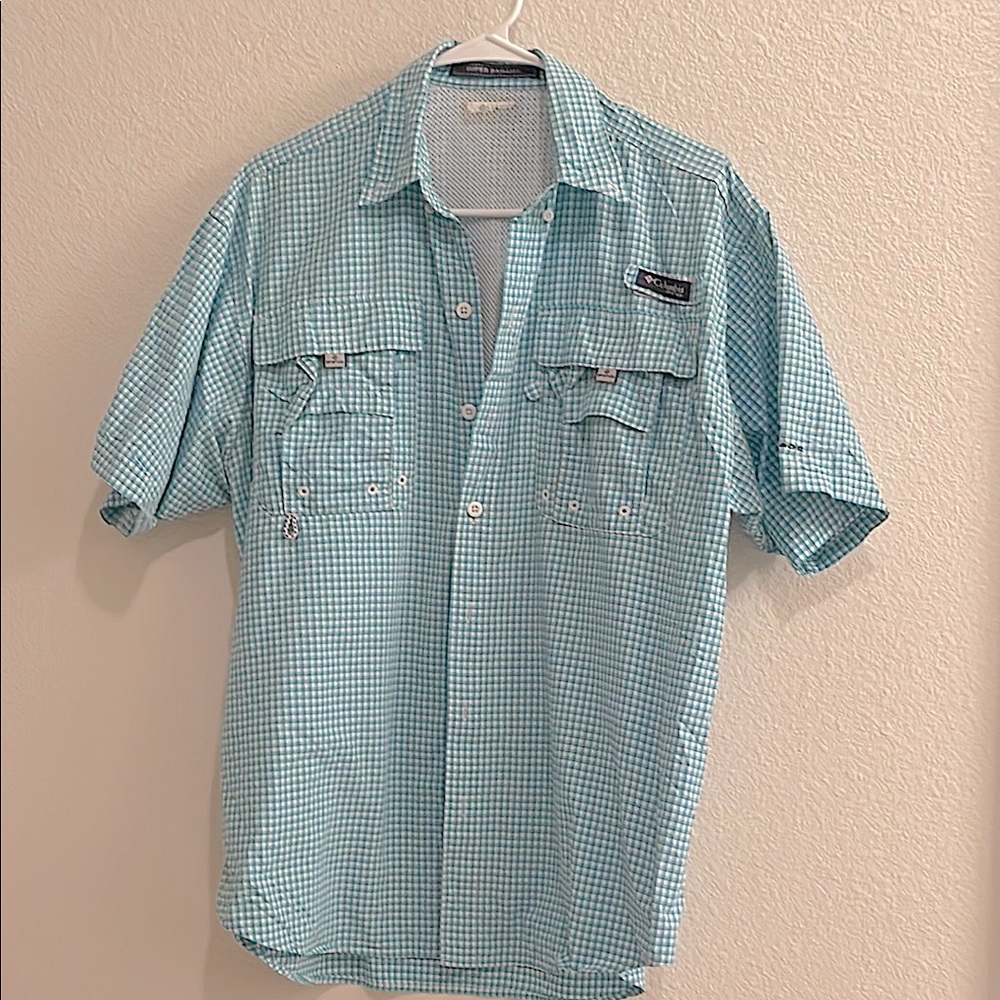 (2 for $20) Columbia Blue Casual Button Down Shirt. Size M